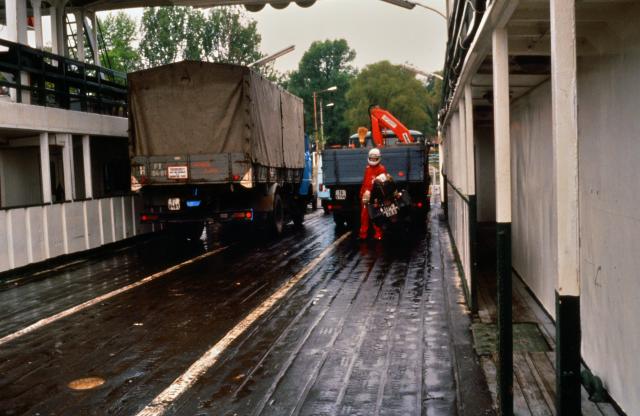 Per F&auml;hre ging es hin&uuml;ber nach Jugoslawien.