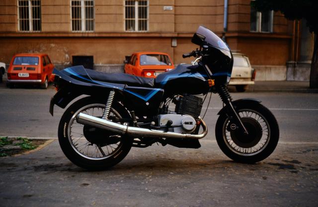 MZ mit Sitz- und Cockpitverkleidung