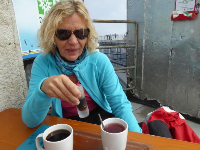 Kaffee und Kräuterschnaps