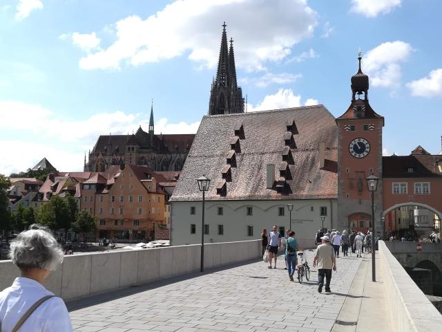 auf der Steinernen Brücke in Regensburg