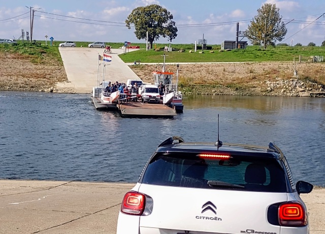 Fähre über die Maas bei
Nattenhoven