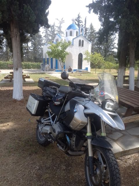 Pause an einer kleinen Kapelle 