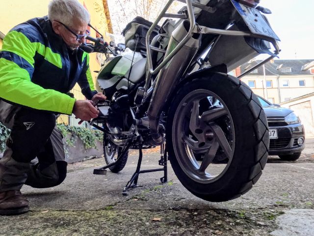 Der Seitenständer-Schalter hatte sich gelöst.