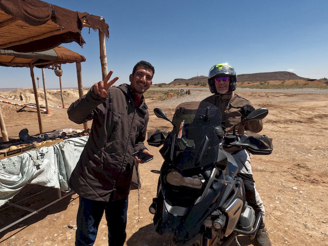 Unser junger Guide Mustapha erklärt uns alles mit großer Begeisterung