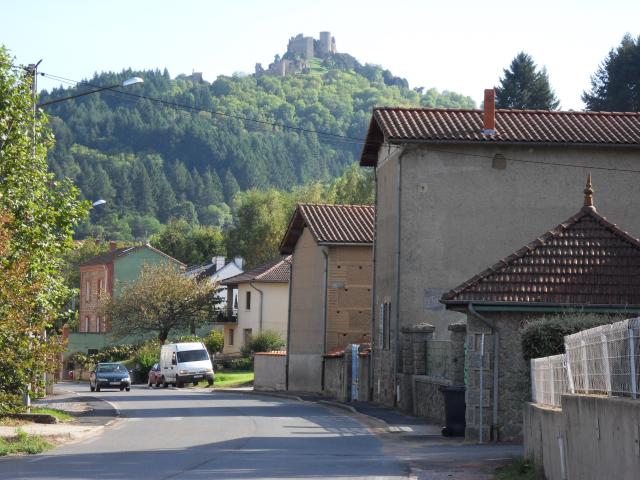 Die Burg auf dem Berg bei Sail Couzan