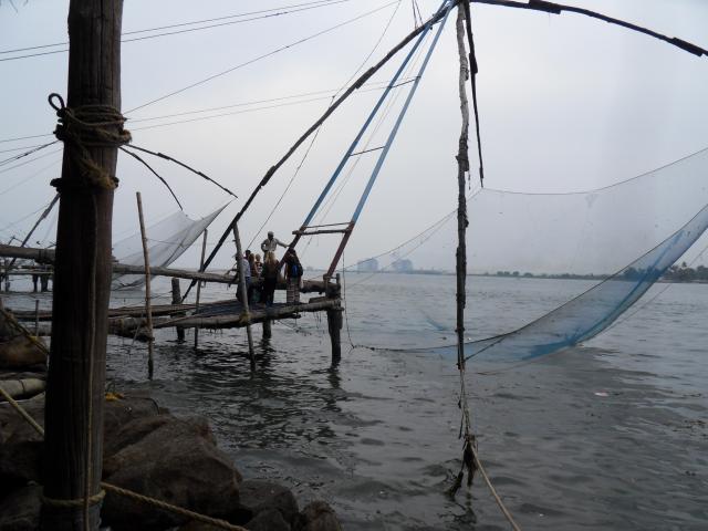 Chinesische Fischernetze am Hafen von Cochi