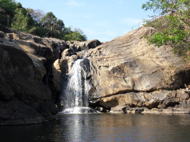 Wasserfall im Aruvi Resort