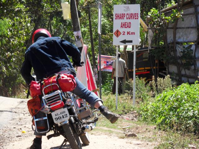 Warnung vor scharfen Kurven