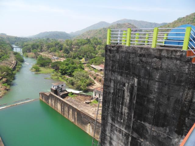 auf dem Thenmala Dam