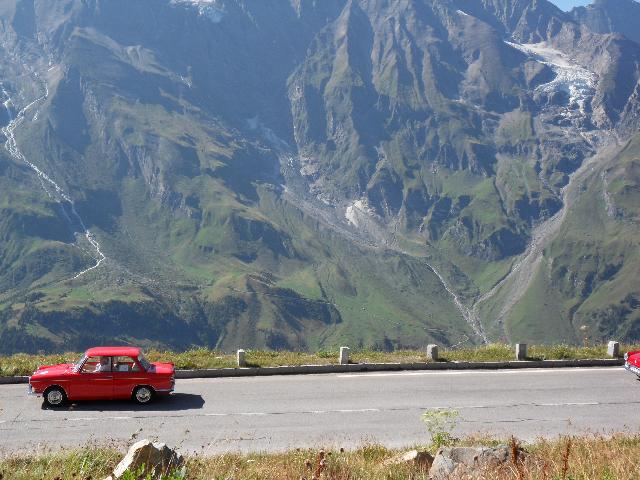 Ein Oldtimer auf der Großglockner Hochalpenstraße