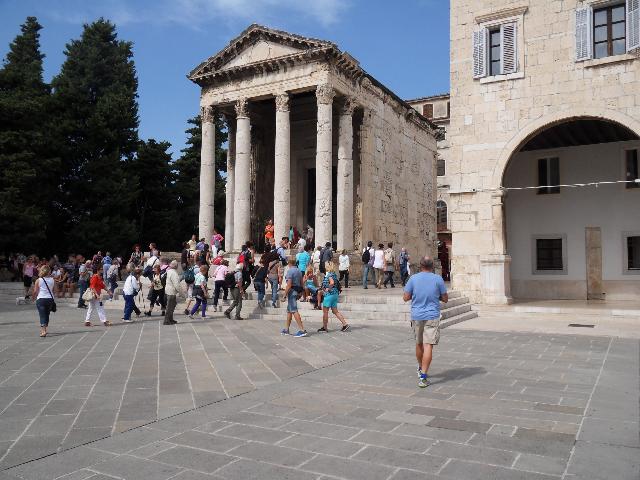 Augustus-Tempel auf dem Forumsplatz