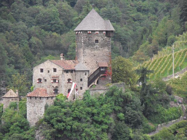 Festungsanlage auf dem Weg durch Südtirol