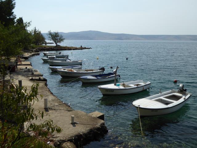 Boote an der Küste von Starigrad
