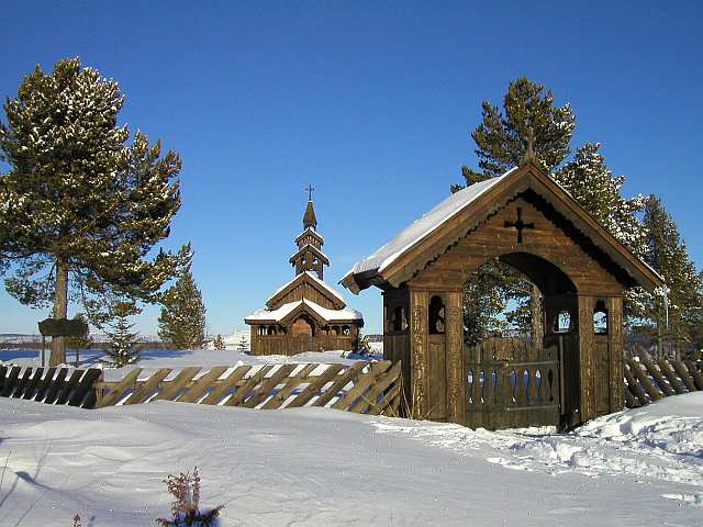 Spaziergang im Schnee - Kirche in Hotelnähe