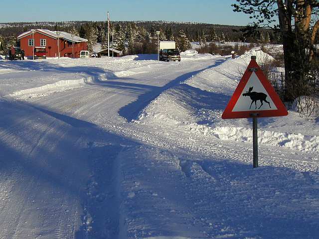 Spaziergang im Schnee - Kirche in Hotelnähe