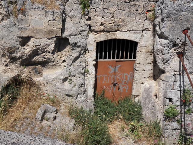 Wohnungseingang im Hhlendorf bei Matera