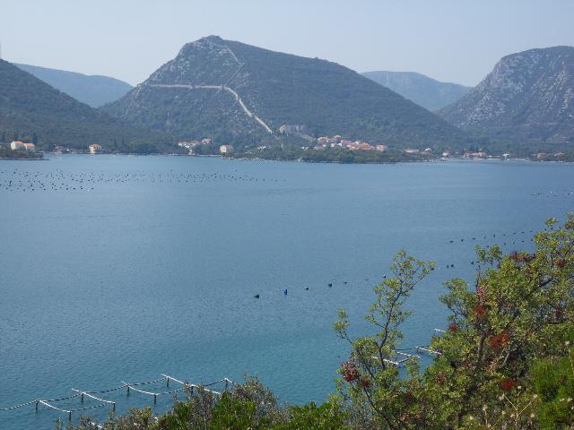 Blick auf die Festungsanlage Ston auf
der Insel Peljesac