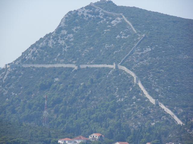 Blick auf die Festungsanlage Ston auf
der Insel
Peljesac