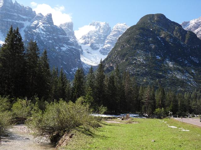 in den Dolomiten - im Hintergrund die Drei Zinnen