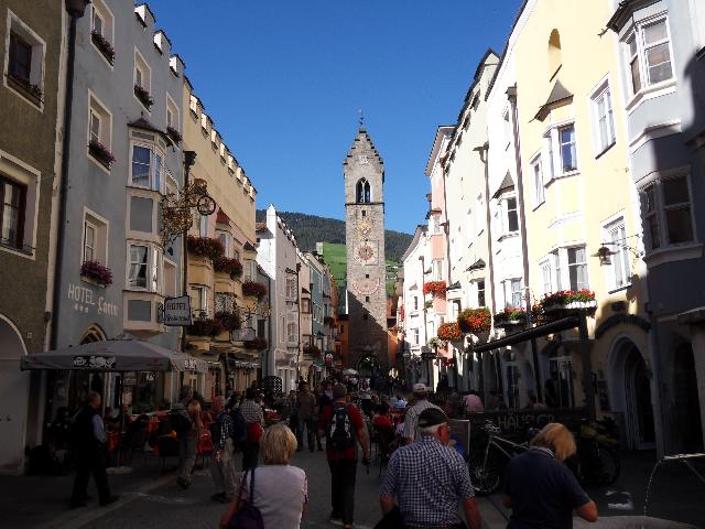 Altstadt von Sterzing, im Hintergrund der Zwölferturm