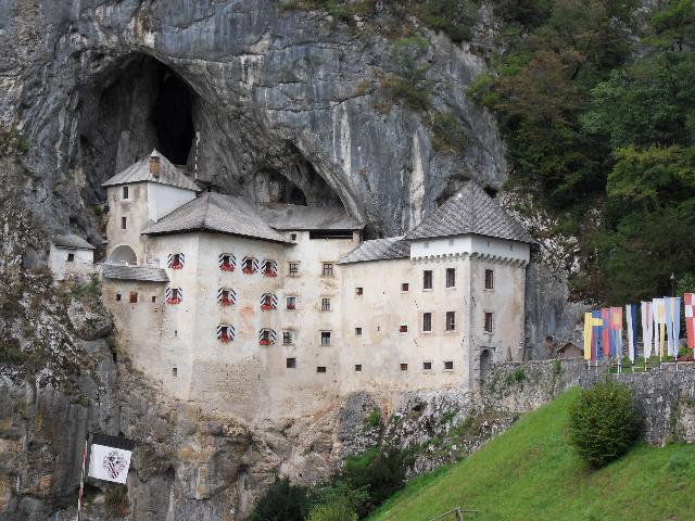 Höhlenburg
Predjamski