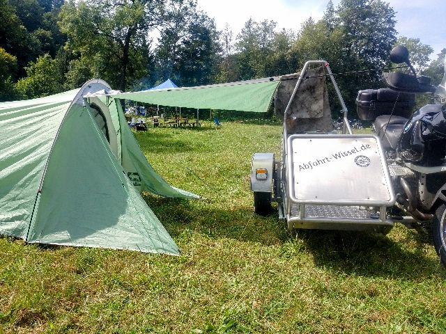 Zelt steht schon wieder und kann trocknen 