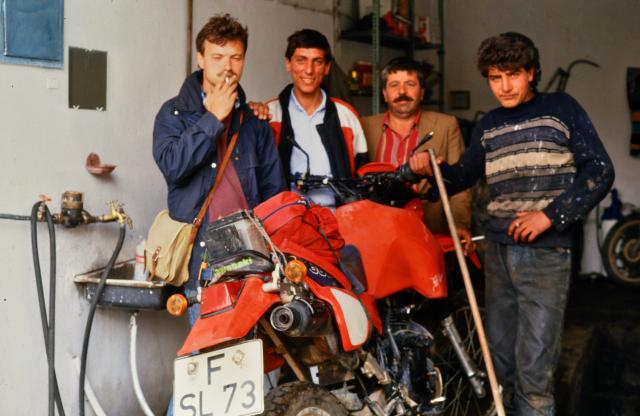 in der Motorradwerkstatt in Erzurum