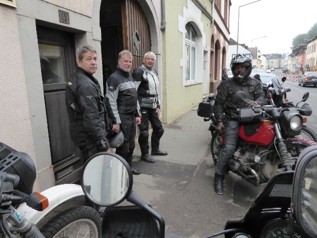 Treffen bei Pjotl (Peter) vor der Tür