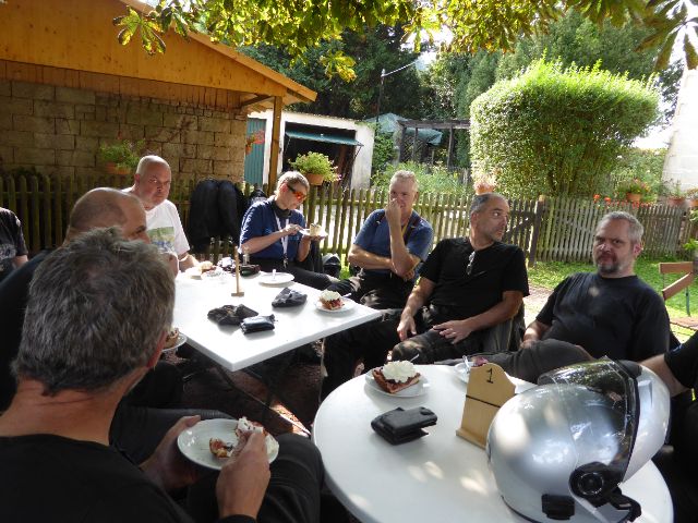 Pause beim Caf Mohrenkopf