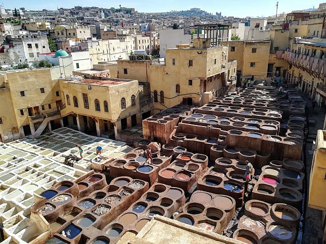 Blick in die älteste Gerberei Marokkos in Fès