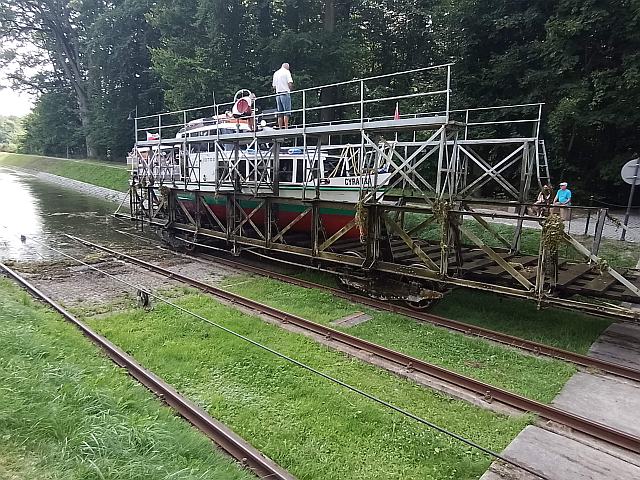 Schiffsschlitten am Oberlandkanal
