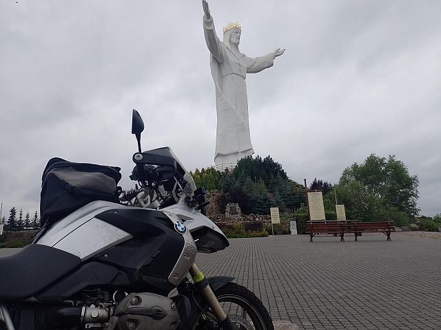 Stopp an der monumeltalen Jesustatue in Swiebodzin