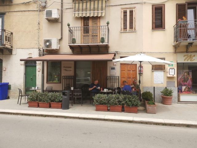 Besuch einer Pasticceria auf dem Weg durch das Landesinnere Siziliens