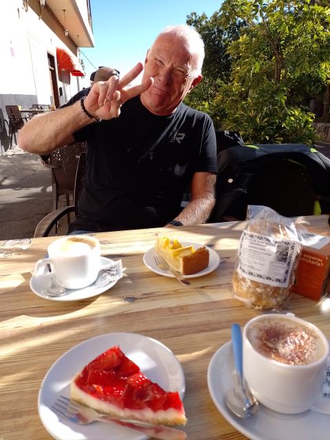 Erholund mit Kaffee und Kuchen