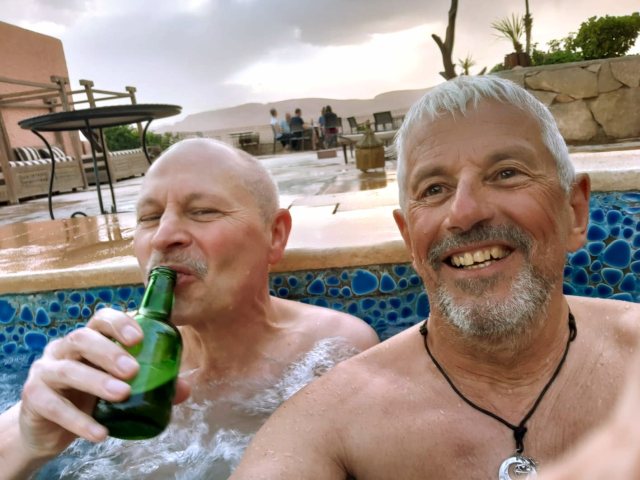 mit Hans im Hotel-Pool