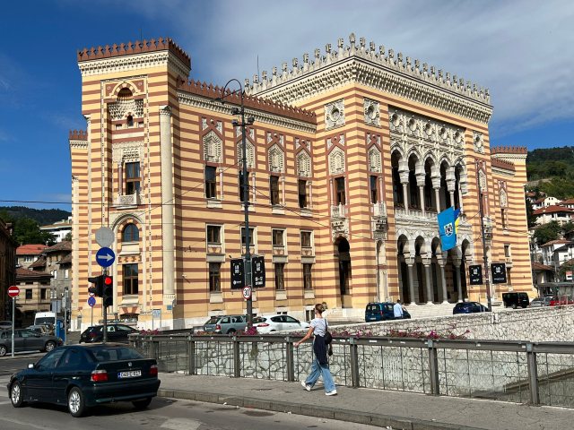 das Rathaus in Sarajevo
