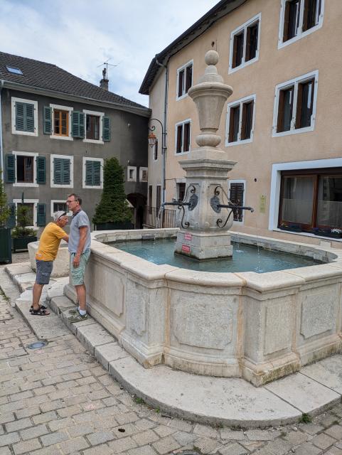 beim abendlichen Spaziergang durch Gex