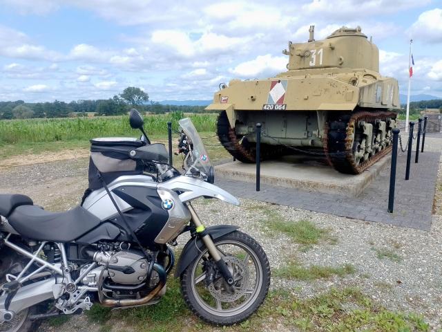 Relikt am Wegrand aus Frankreichs Afrika-Feldzug