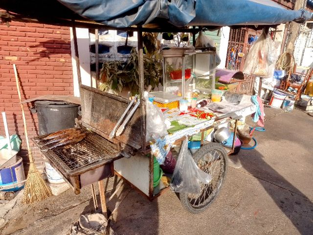 eine von vielen unzhligen Gar-Kchen, die hier an den Straenrndern zu finden sind