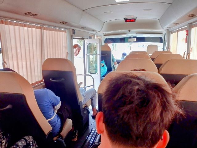 2 Stunden Busfahrt nach Bangkok standen uns jetzt bevor.