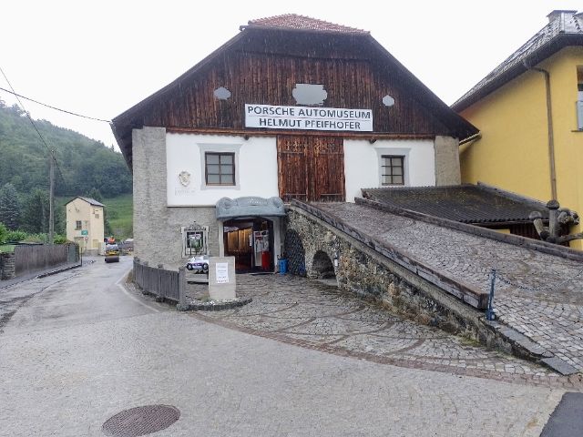 am Geburtsort der Porsche-Automobilproduktion