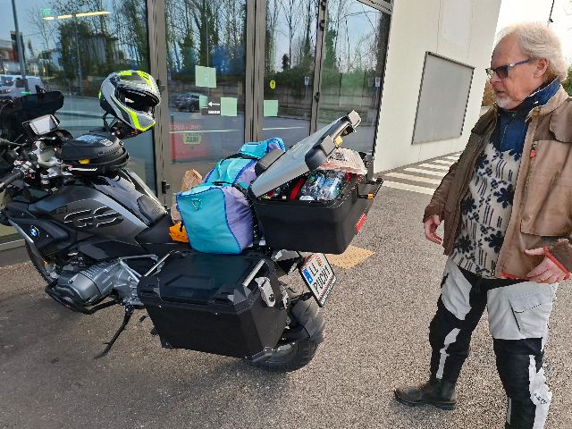 beim Aldi unsere Vorräte auffüllen