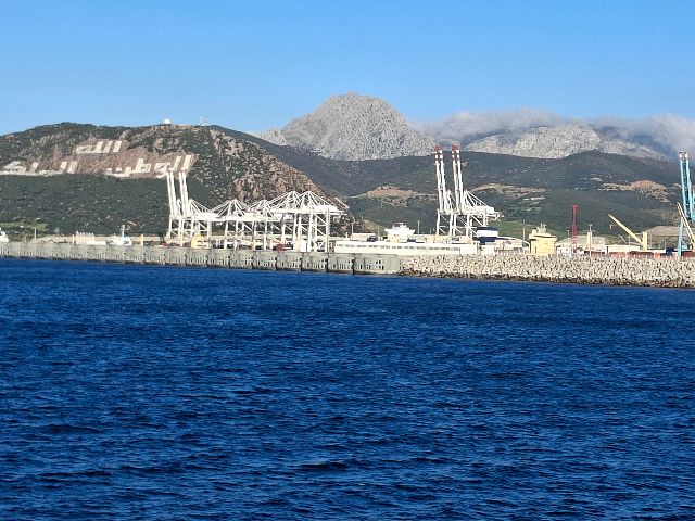 der Hafen von Tanger in Sicht