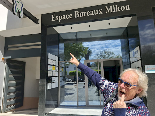 Danach ging’s für Wolfgang und mich mit dem Riad-Besitzer zum Zahnarzt. 