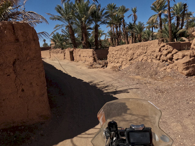 In Tazzarine legten wir eine Pause ein