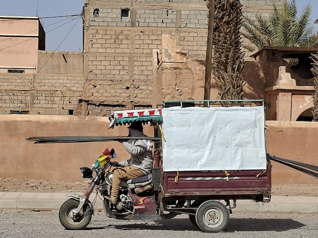 Auf diesen dreirädrigen Transportfahrzeugen kann man hier alles transportieren.