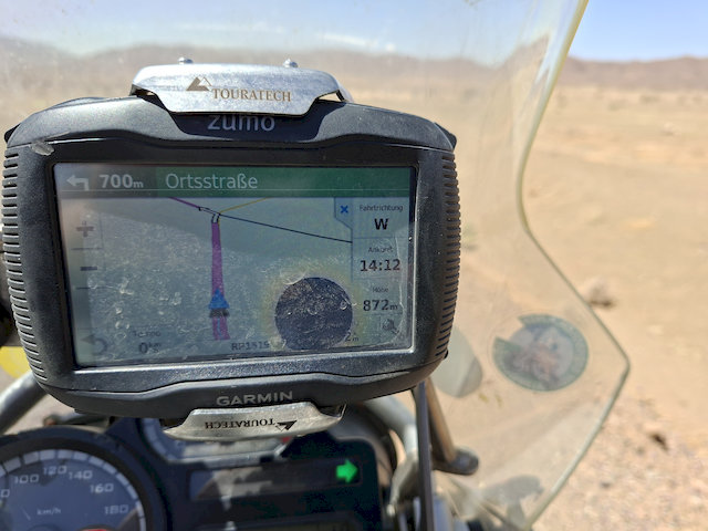 Mein Navi begann plötzlich, einen schwarzen Kreis auf dem Display zu zeigen, der im Laufe des Tages immer größer wurde. 