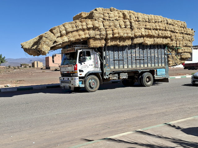 überladener Lastwagen