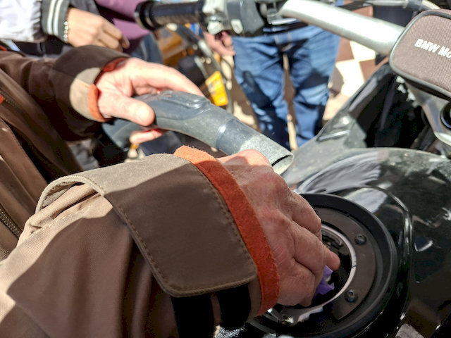 Mit dem Staubsauger dem Sand an den Kragen