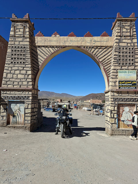 In M’Semrir selbst hielten wir kurz am Ortseingang an.